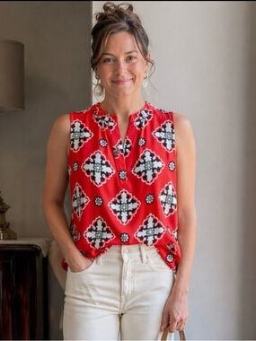 Classic Chic Red Geometric Medallion Print Sleeveless Blouse Petite Keyhole Neck